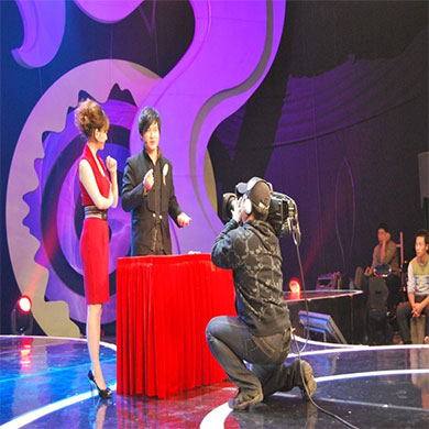 廣東著名舞臺魔術表演師Denny
